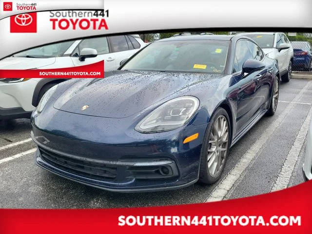 2018 Porsche Panamera  RWD photo