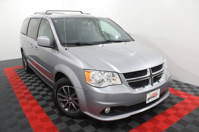 2017 Dodge Grand Caravan SXT FWD photo