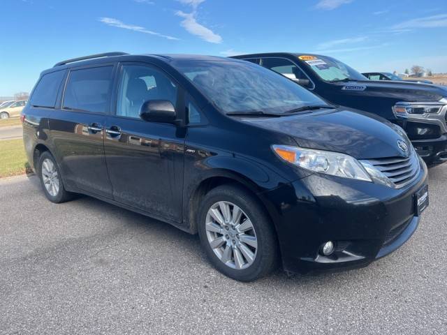 2017 Toyota Sienna XLE Premium AWD photo