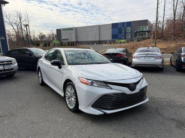 2018 Toyota Camry Hybrid XLE FWD photo
