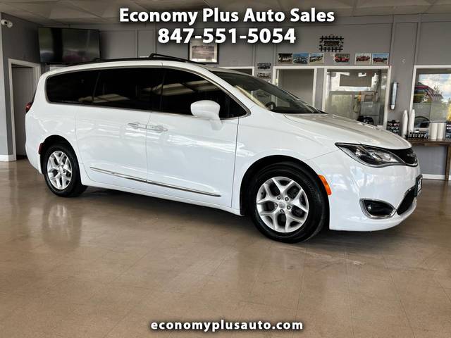 2017 Chrysler Pacifica Minivan Touring-L FWD photo