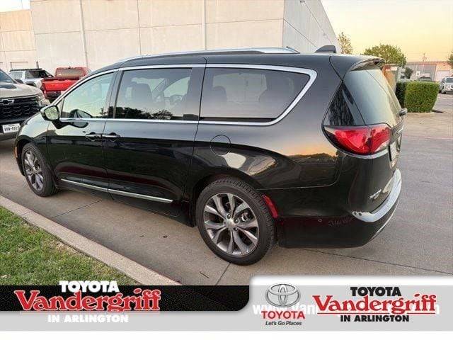 2018 Chrysler Pacifica Minivan Limited FWD photo