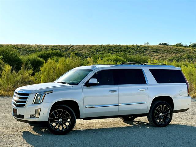 2018 Cadillac Escalade ESV Luxury 4WD photo