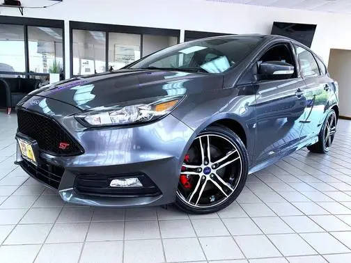 2017 Ford Focus ST FWD photo