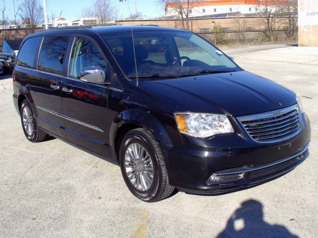 2015 Chrysler Town and Country Touring-L FWD photo