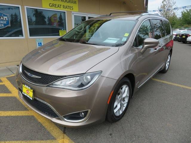 2018 Chrysler Pacifica Minivan Touring L Plus FWD photo