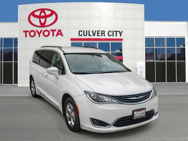 2018 Chrysler Pacifica Minivan Hybrid Touring L FWD photo