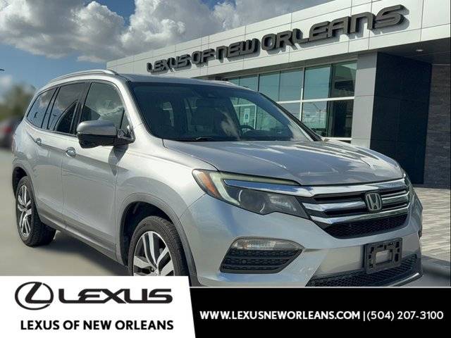 2017 Honda Pilot Touring FWD photo
