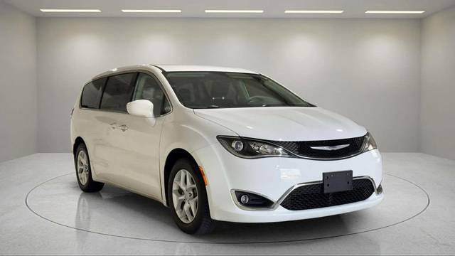 2018 Chrysler Pacifica Minivan Touring Plus FWD photo