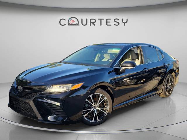 2018 Toyota Camry SE FWD photo