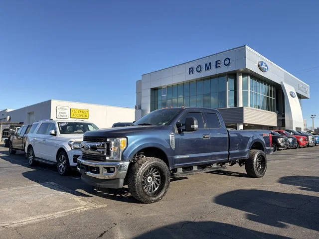 2017 Ford F-350 Super Duty XLT 4WD photo