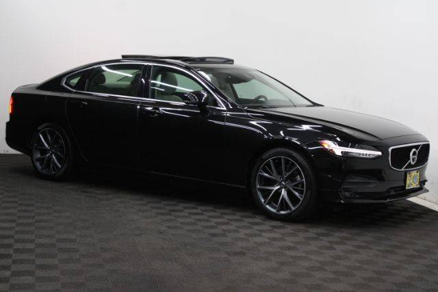 2018 Volvo S90 Momentum FWD photo
