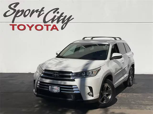 2018 Toyota Highlander Limited Platinum FWD photo