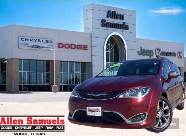 2017 Chrysler Pacifica Minivan Limited FWD photo
