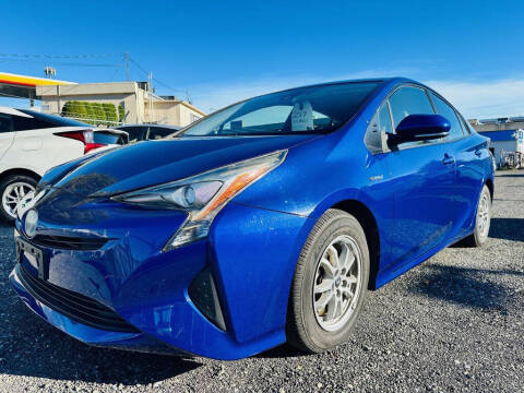 2017 Toyota Prius Two FWD photo