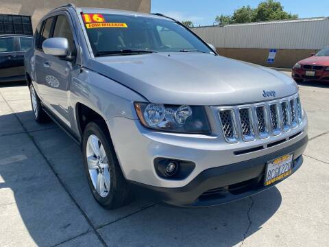 2016 Jeep Compass Latitude FWD photo