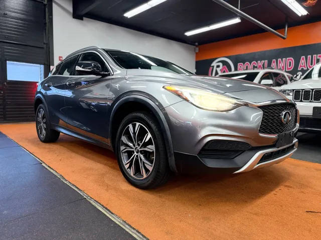 2018 Infiniti QX30 Luxury AWD photo