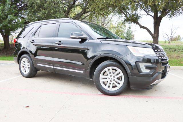 2017 Ford Explorer XLT FWD photo