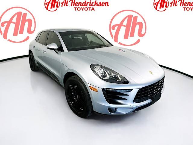 2018 Porsche Macan  AWD photo