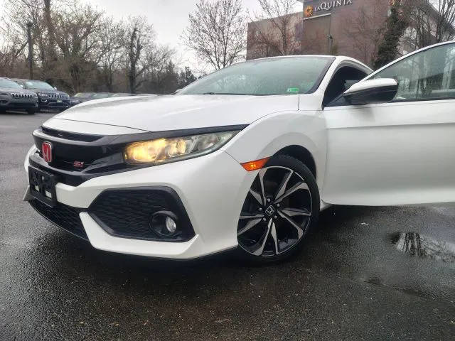 2017 Honda Civic Si FWD photo