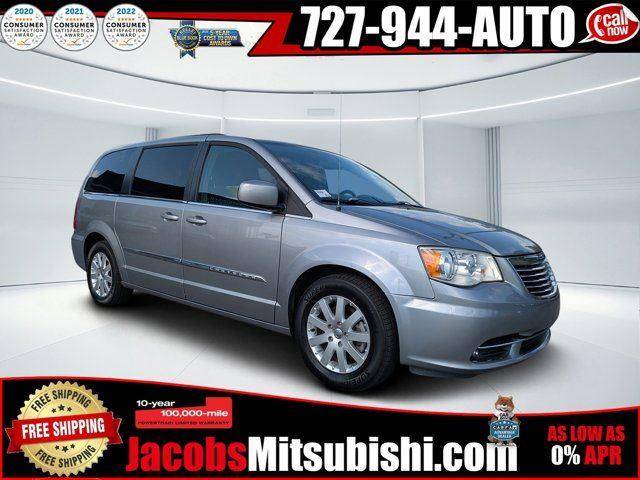 2016 Chrysler Town and Country Touring FWD photo