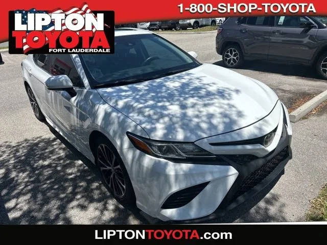 2018 Toyota Camry SE FWD photo