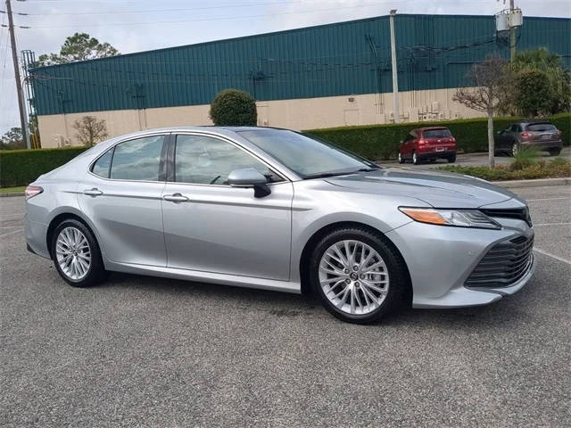 2018 Toyota Camry XLE FWD photo