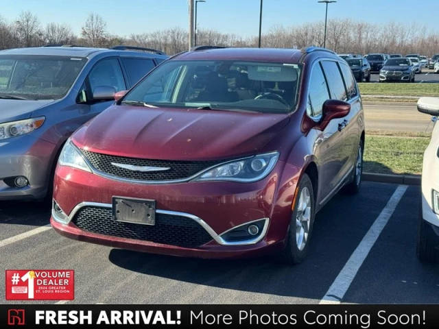 2018 Chrysler Pacifica Minivan Touring L FWD photo
