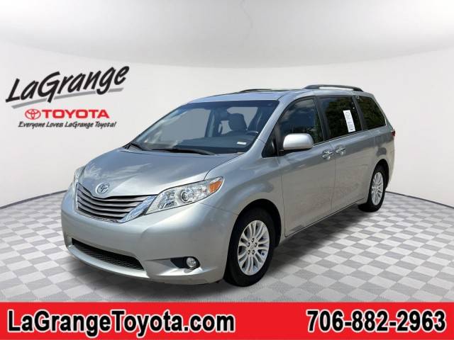 2017 Toyota Sienna XLE FWD photo