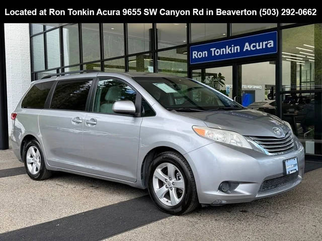 2017 Toyota Sienna LE FWD photo