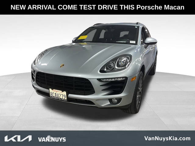 2018 Porsche Macan  AWD photo