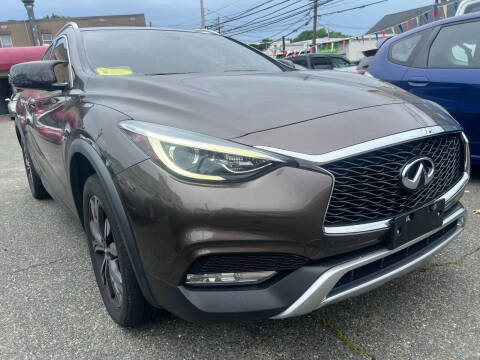 2018 Infiniti QX30 Premium AWD photo