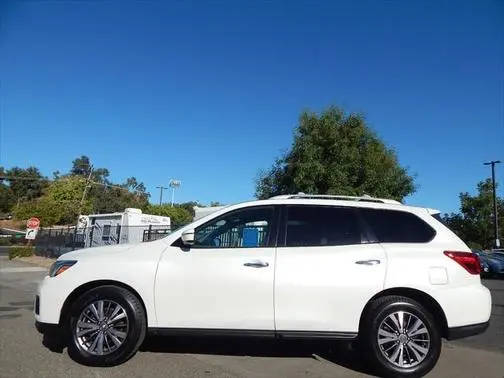 2018 Nissan Pathfinder SV FWD photo