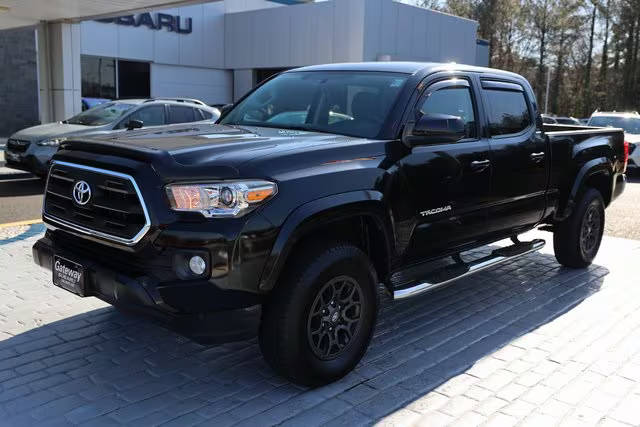 2017 Toyota Tacoma SR5 4WD photo