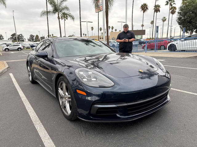 2018 Porsche Panamera 4 AWD photo