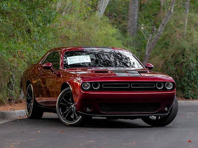 2018 Dodge Challenger SXT Plus RWD photo