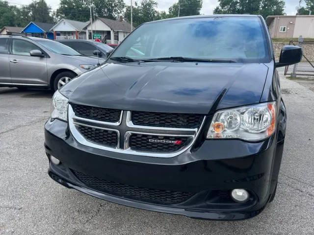 2017 Dodge Grand Caravan SXT FWD photo