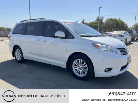 2017 Toyota Sienna XLE Premium FWD photo