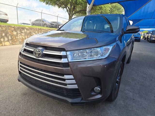2018 Toyota Highlander LE Plus AWD photo