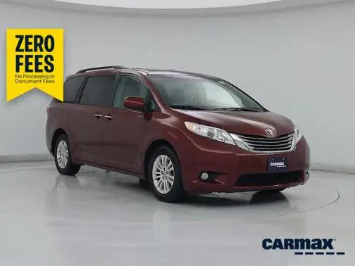 2017 Toyota Sienna XLE FWD photo
