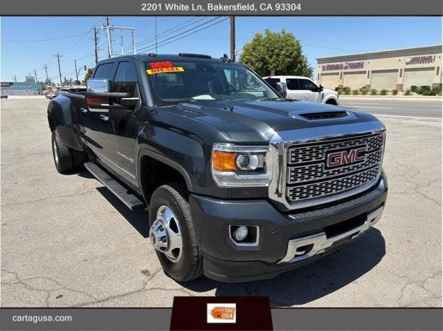 2018 GMC Sierra 3500HD Denali 4WD photo
