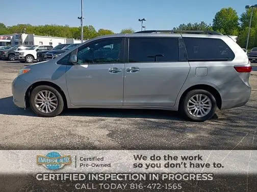 2017 Toyota Sienna XLE FWD photo