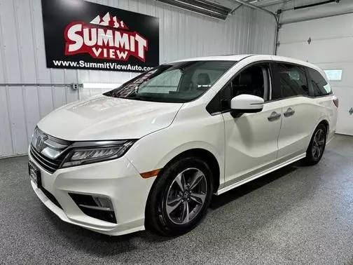 2018 Honda Odyssey Touring FWD photo