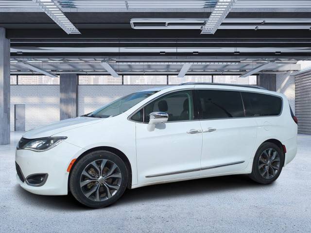 2018 Chrysler Pacifica Minivan Limited FWD photo