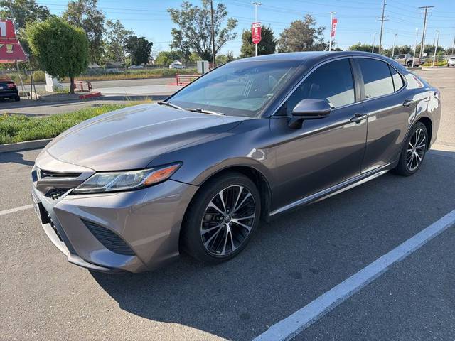 2018 Toyota Camry SE FWD photo