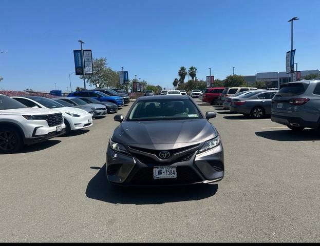 2018 Toyota Camry SE FWD photo