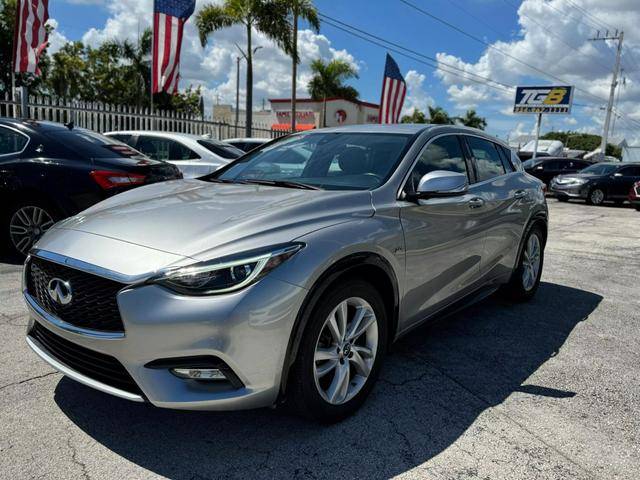 2018 Infiniti QX30 Luxury FWD photo