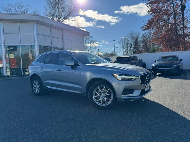 2018 Volvo XC60 Momentum AWD photo