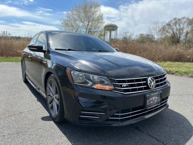 2018 Volkswagen Passat R-Line FWD photo