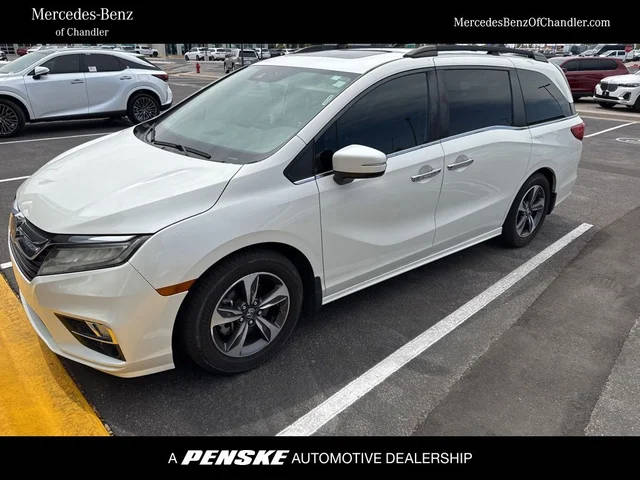 2018 Honda Odyssey Touring FWD photo